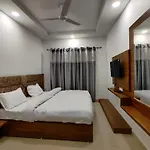 Golden Pearls By Mp Home Stay Villa